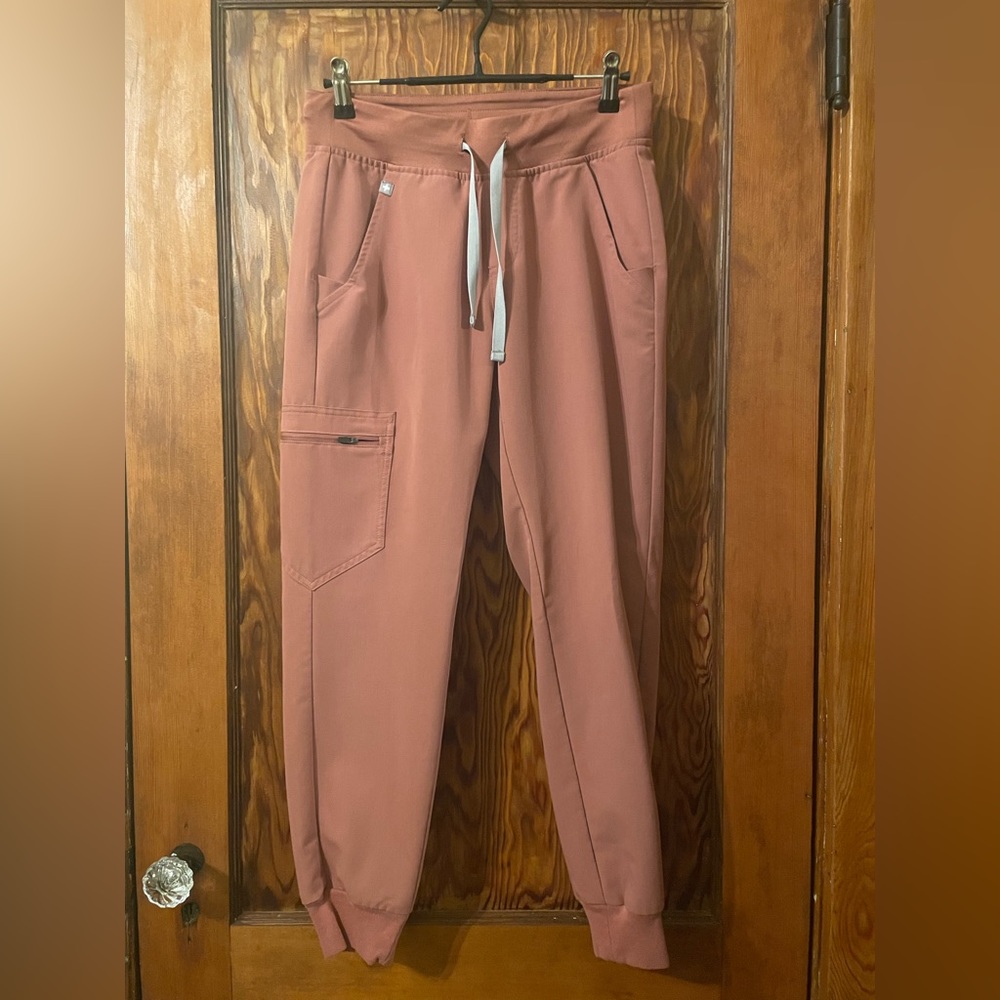 FIGS Zamora Jogger Scrub Pants in Mauve